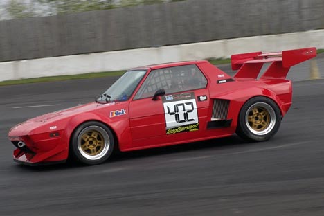 Johannes Graversen i sin Fiat X1/9 turbo.